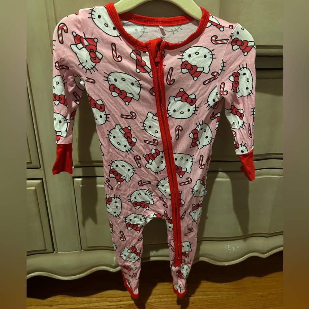 EUC POSH PEANUT HELLO KITTY CHRISTMAS 2023 PAJAMAS